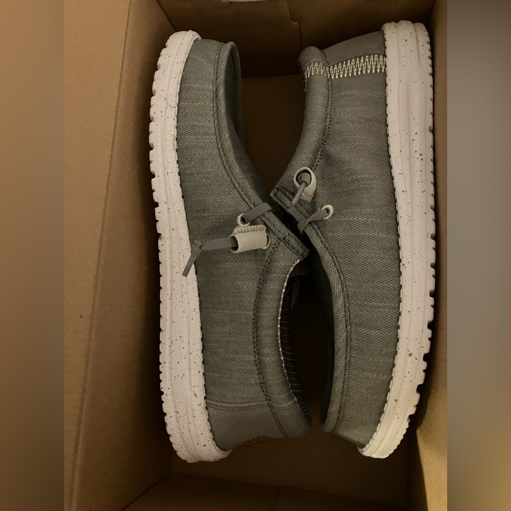 NIB Hey Dude Wally Elevated Basics Men's Casual Shoes Grey/White - Size 9
